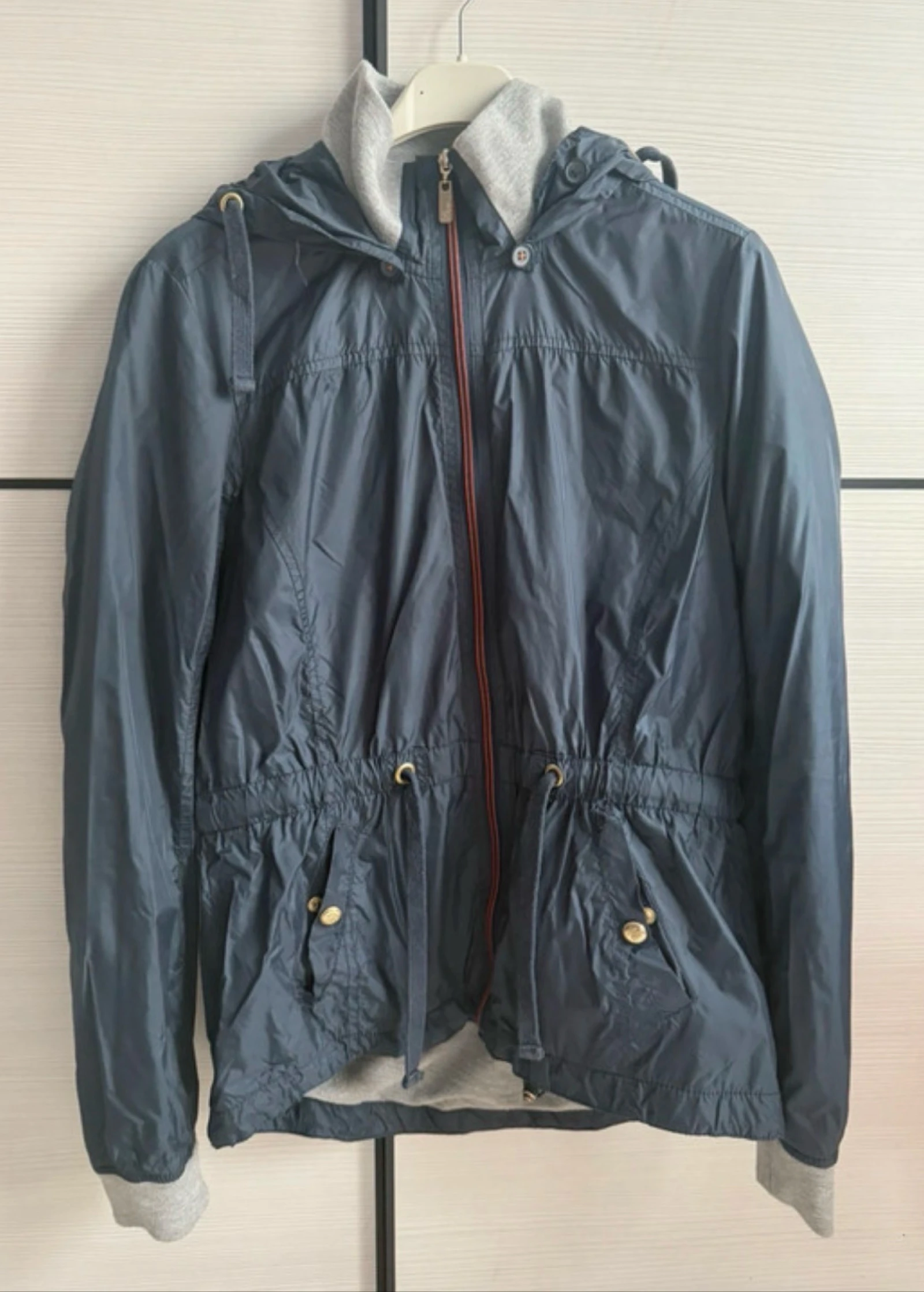 Chaqueta impermeable / cortavientos Bershka azul marino M